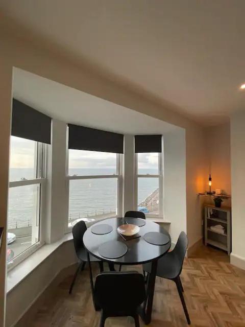 Superb 2 Bedroom Sea View Flat Scarborough Exterior foto